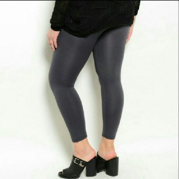 PLUS SIZE GRAY FLEECED LEGGINGS - Picture 2 of 2